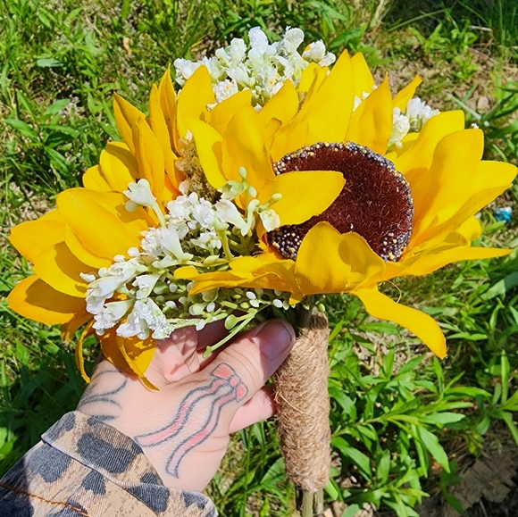 Pre made sunflower bouquets